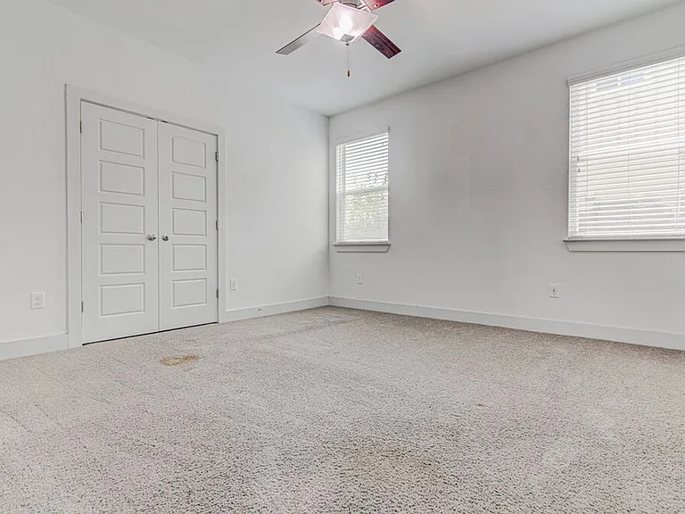 2117 Maxwell Ln — Photo 13