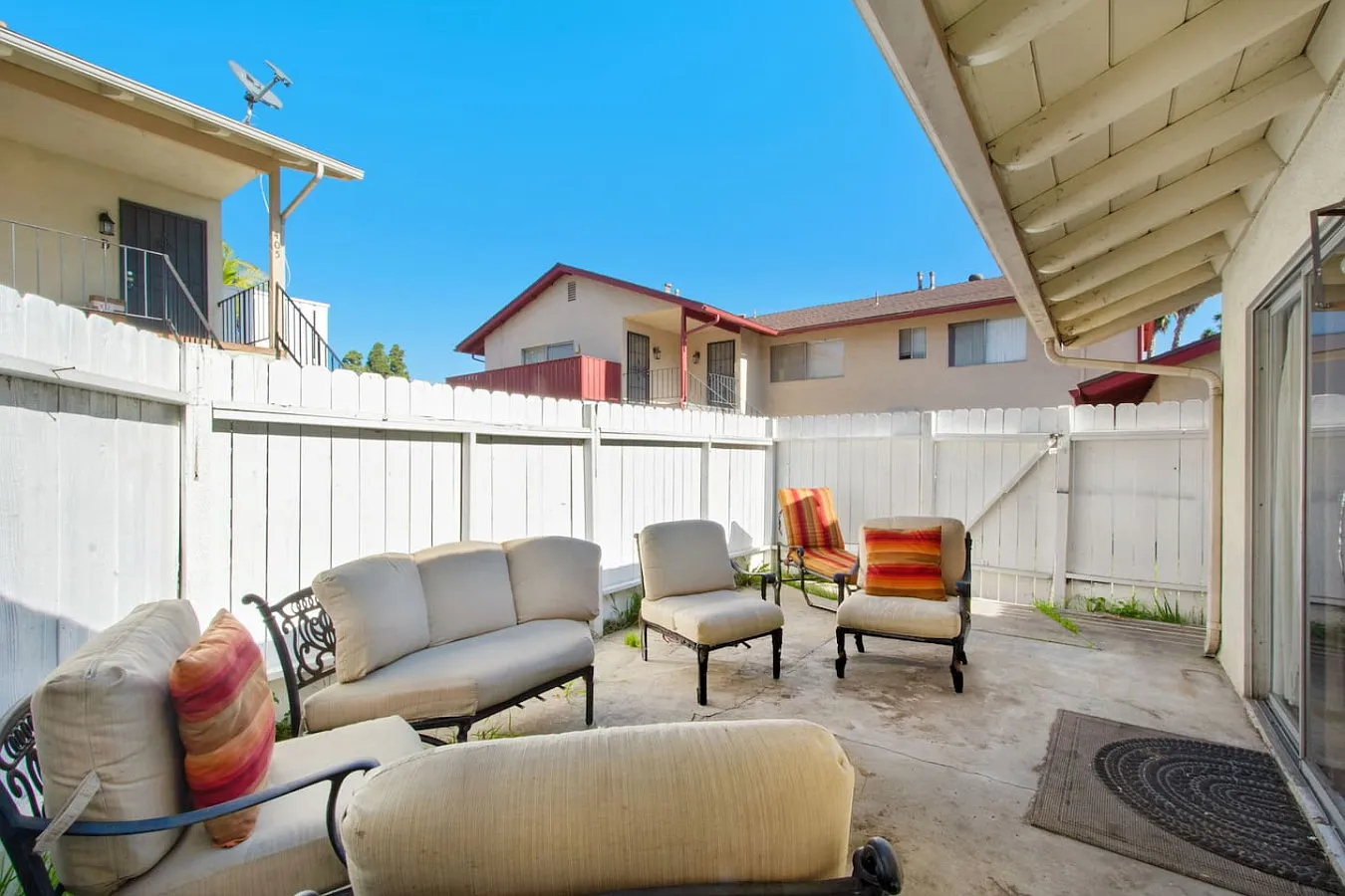 3 bed, 1300 sqft, $5,000 — Photo 1