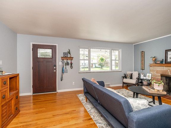 3rd image of 7237 Longfield Dr
