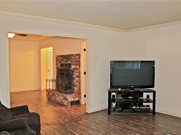 5th image of 1004 Sierra Ave