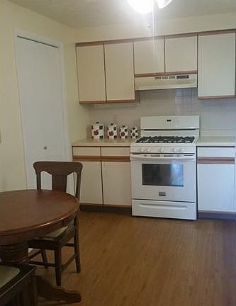 4th image of 103 Woodstone Ln