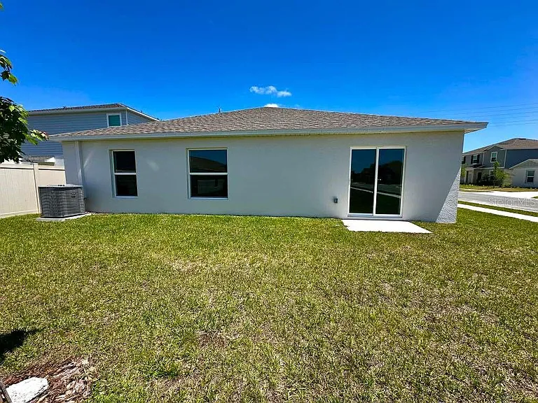 2102 Chris Dr — Photo 4
