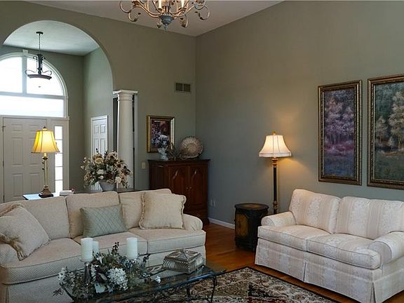 4th image of 1326 Fieldcrest Dr