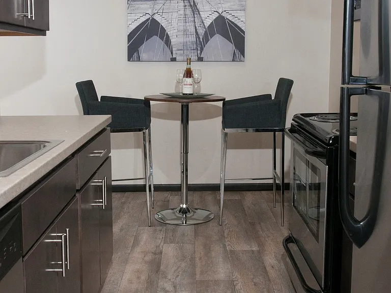 Hamline Pointe Apartments — Photo 26