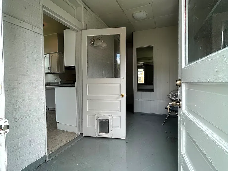 187 Allegheny Ave — Photo 2