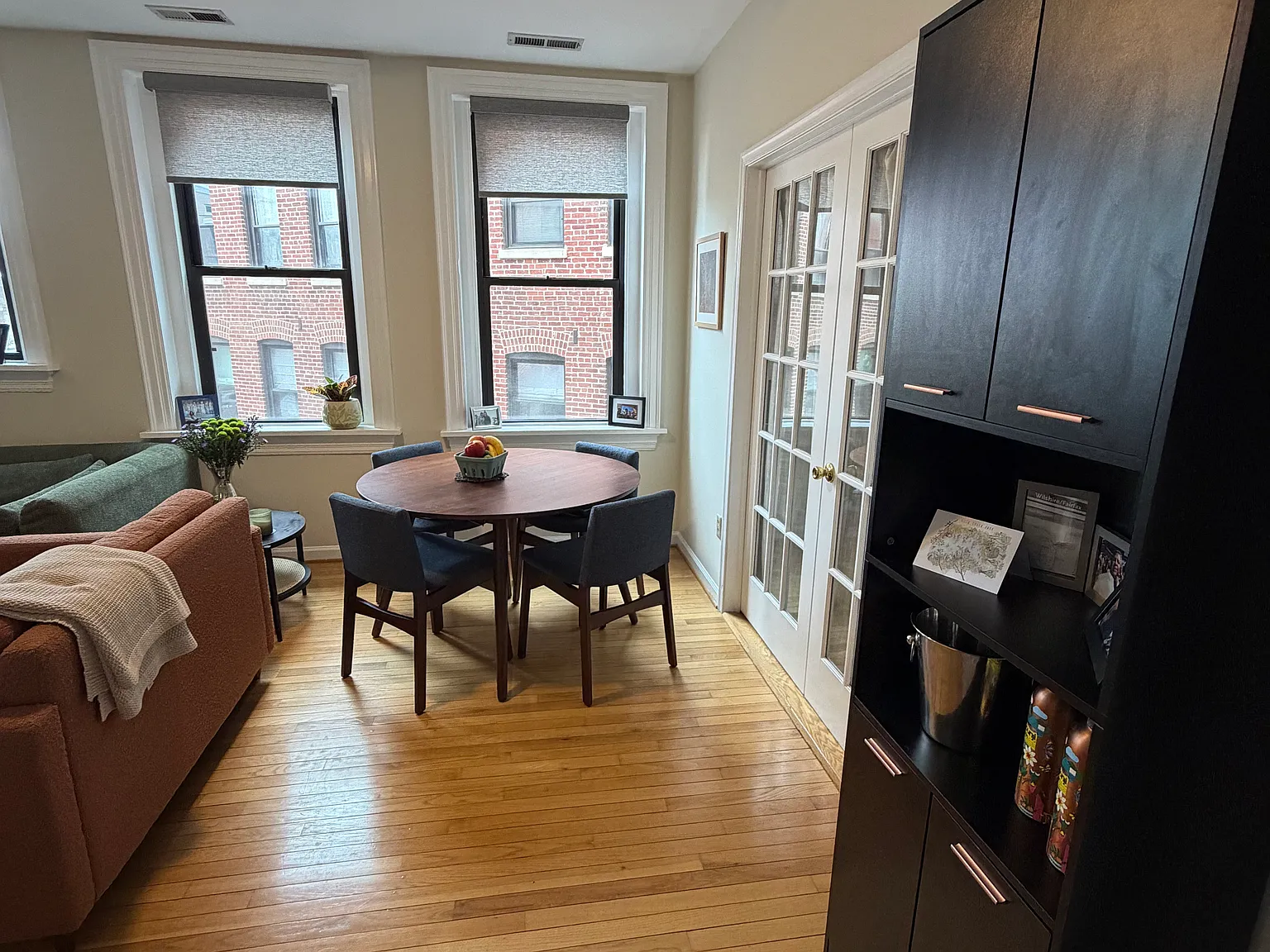 2 bed, 1.5 bath, 1030 sqft, $3,700 — Photo 2