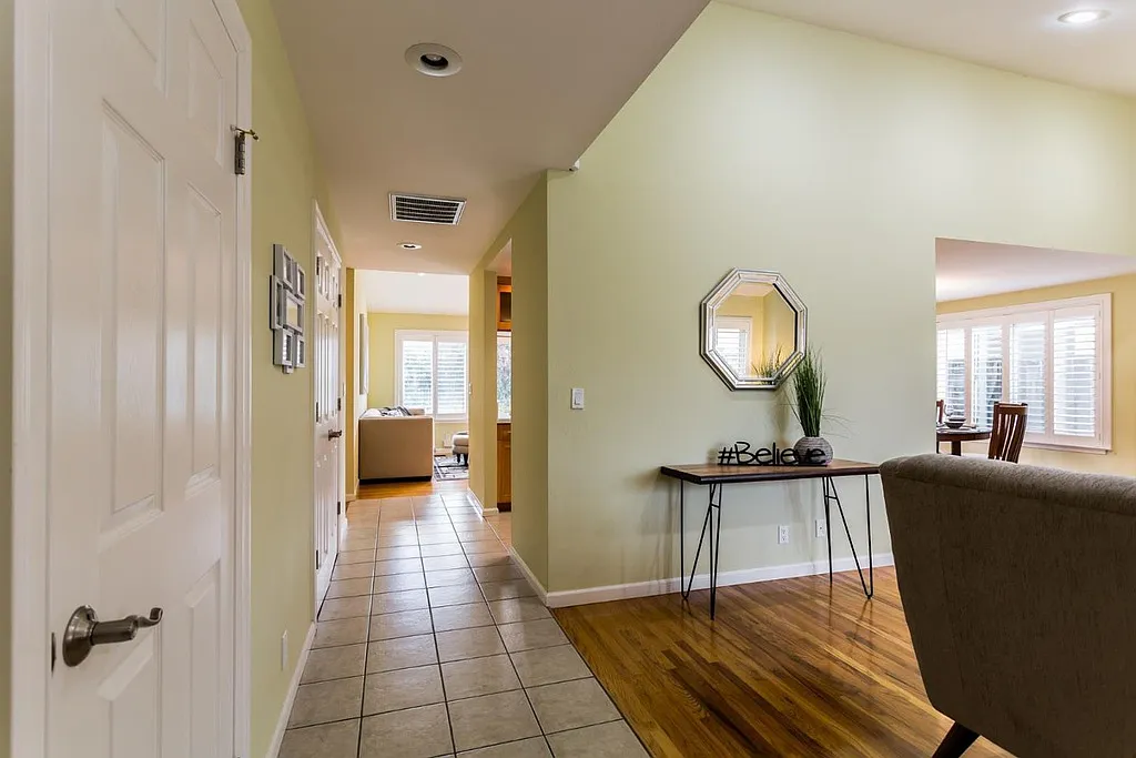 3 bed, 1557 sqft, $4,690 — Photo 2