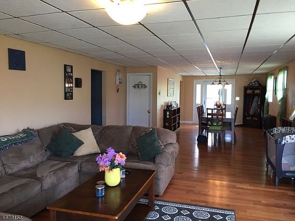 5th image of 805 Hill St