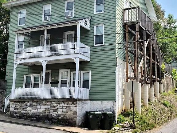 3rd image of 300-302 W Howard St #302-1