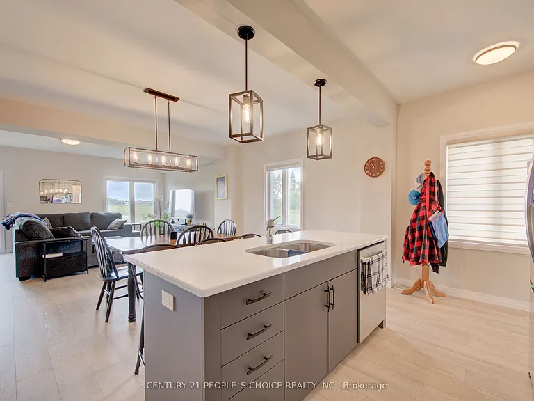 377 Bradshaw Dr — Photo 10