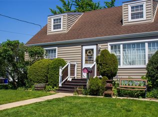 11 Barbara Dr, South Farmingdale, NY 11735