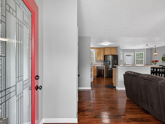 4th image of 141 King Charles Rd