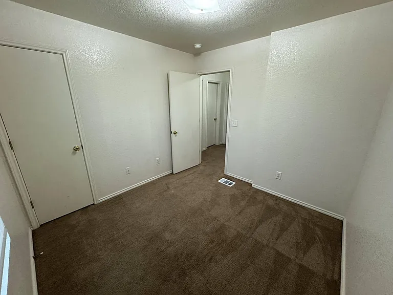 1905 Monte Carlo Ln — Photo 21