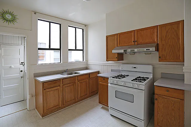 1551 Hyde St #4 — Photo 7