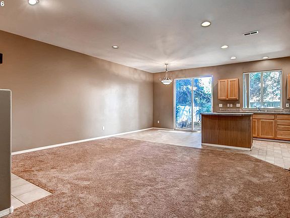 4th image of 7195 SE Westcott Ln
