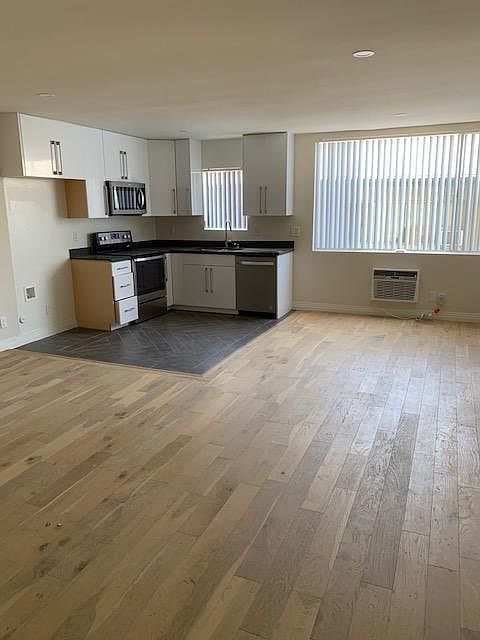 2nd image of 430 S St Andrews Pl APT 209