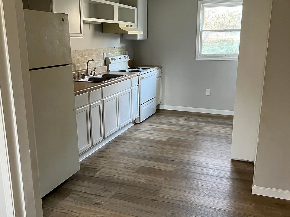 1st image of 132 Brush Hill Ct