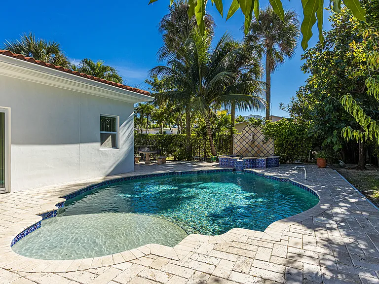 860 E Park Dr — Photo 12