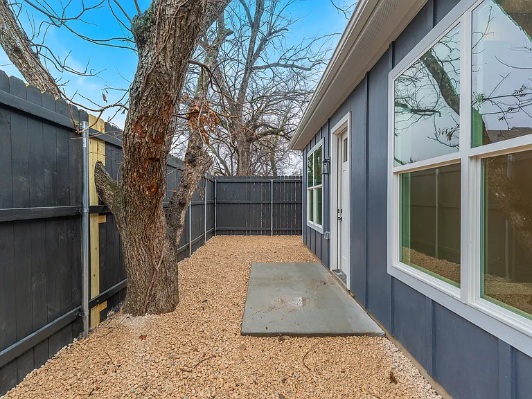 2806 Chicago St — Photo 11
