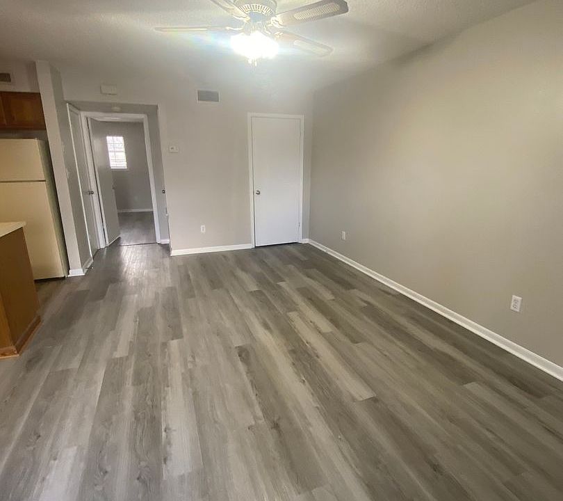 1st image of 405 Lumpkin Ave #36