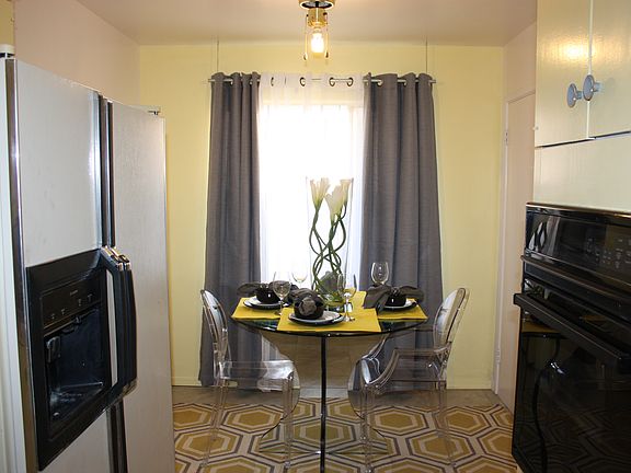 KITCHEN OPPOSITE END