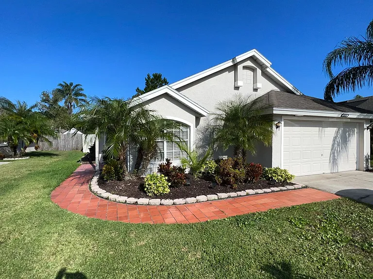 2620 Regency Oak Ln — Photo 1