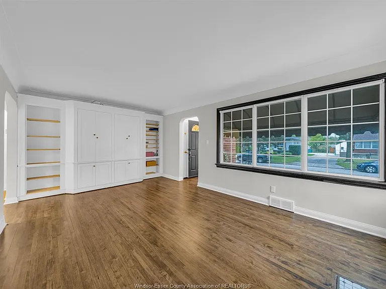 2584 Chilver Rd — Photo 8