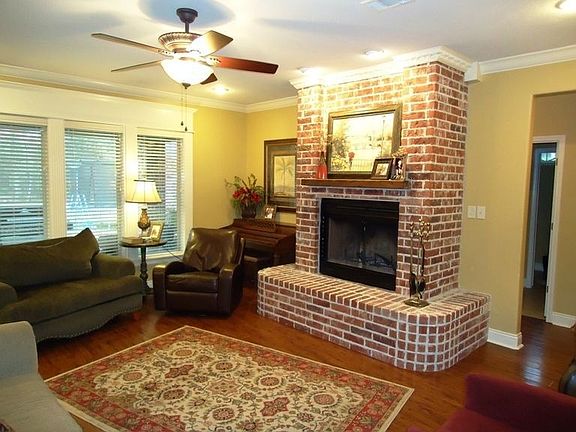 4th image of 740 Boxwood St