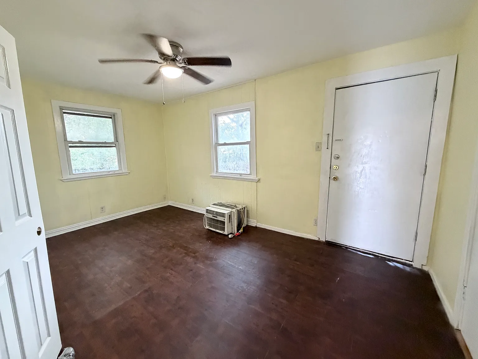 2 bed, 836 sqft, $975 — Photo 1