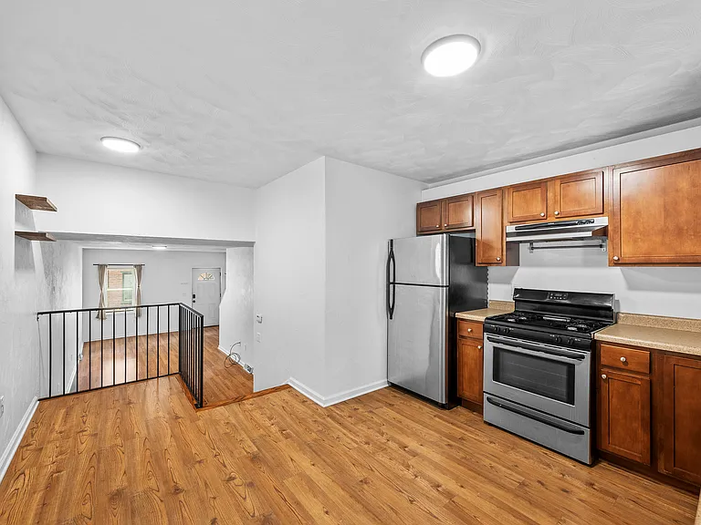 1304 Breed St — Photo 9