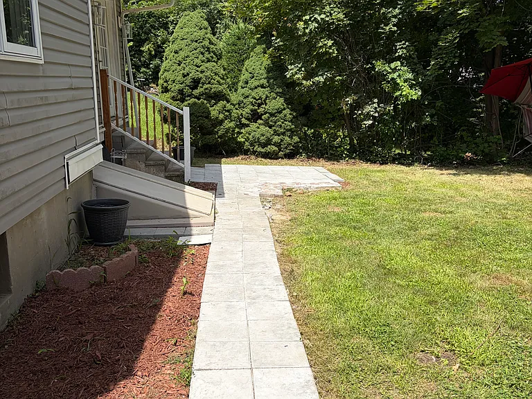 45 Tunxis St — Photo 5
