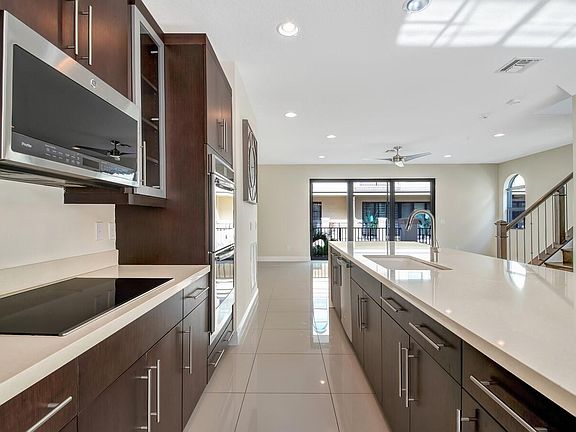 5th image of 607 Windward Cir S