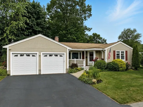 6 Greenway Cir, Stoneham, MA 02180