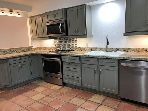 Kitchen (2)