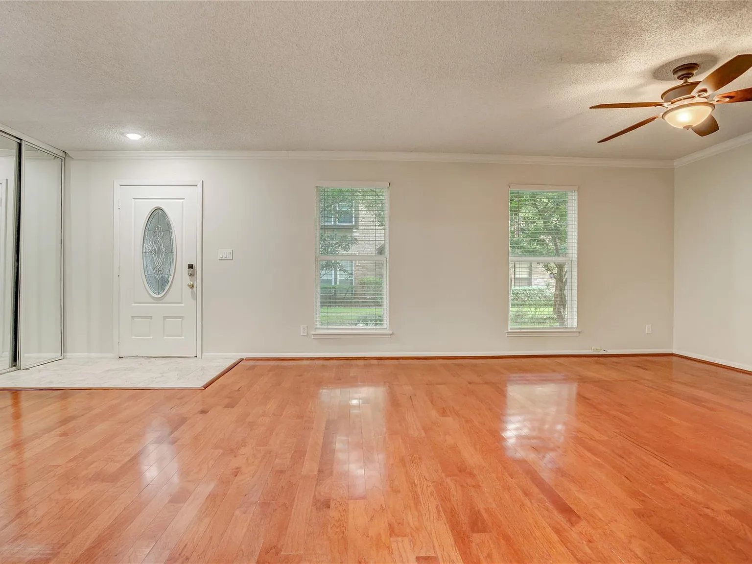 4 bed, 2.5 bath, 2128 sqft, $2,350 — Photo 3