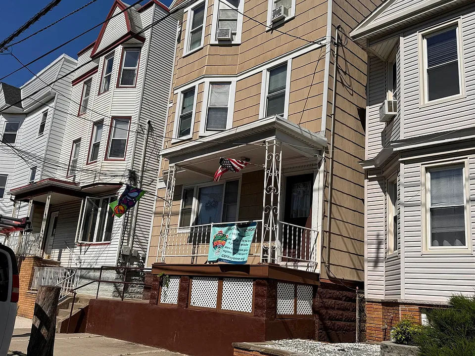 359 Avenue E #4