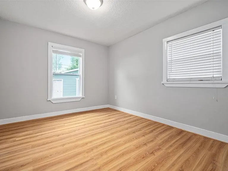 3818 W Euclid Ave — Photo 15