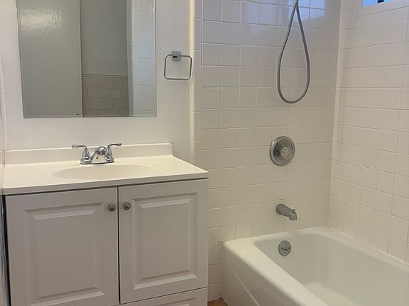 5th image of 220 Waverley St