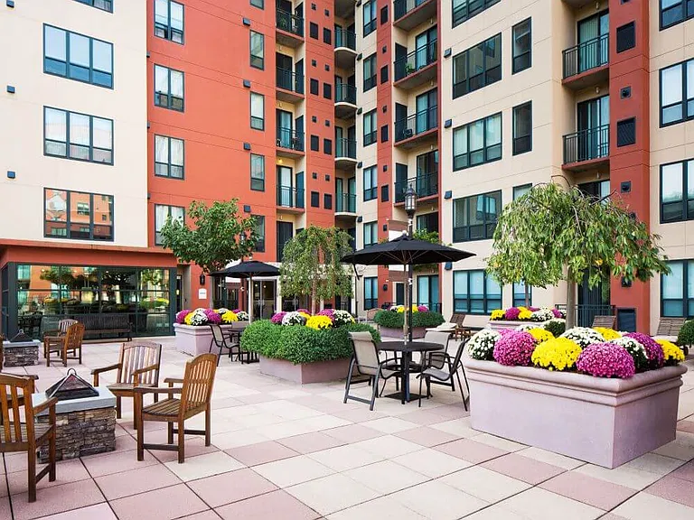 courtyard-firepits-and-seating2