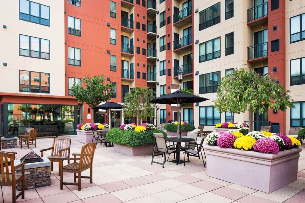 courtyard-firepits-and-seating2