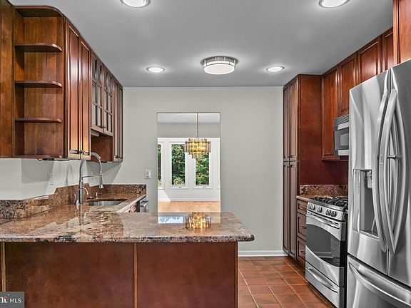 4th image of 11820 Enid Dr