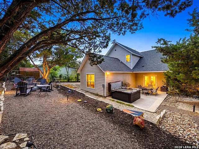 3 bed, 2.5 bath, 1946 sqft, $2,250 — Photo 2