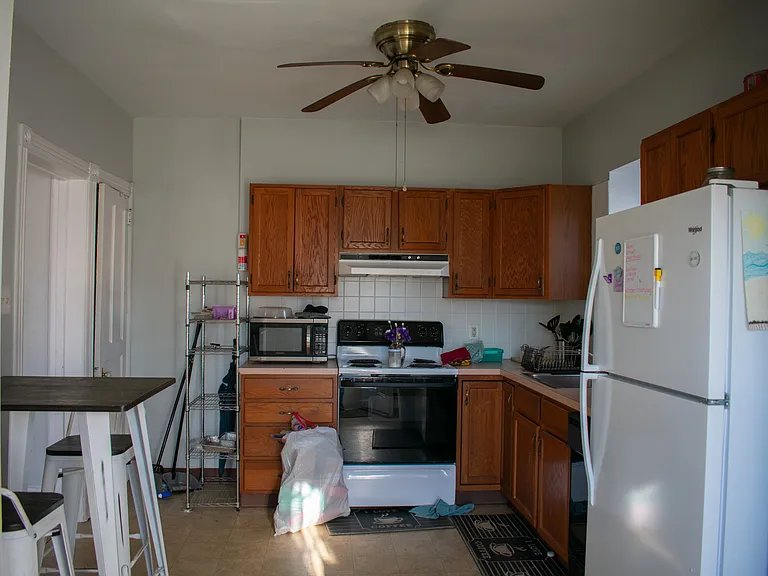 605 Bridge St — Photo 9