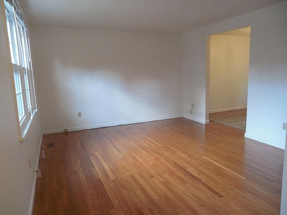Living room pic. 2