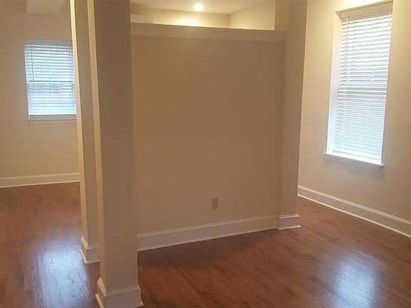 5th image of 1003 Capital St APT 2R