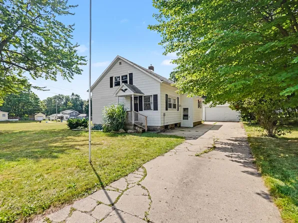816 State St, Fremont, MI 49412