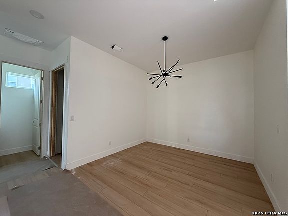 5th image of 110 Magnolia Cir
