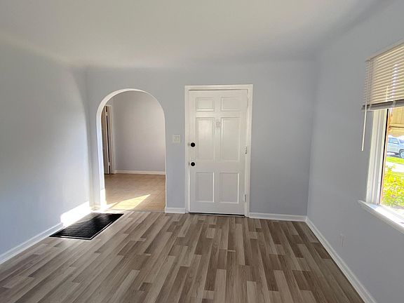 4th image of 2104 La Paloma Ave #A