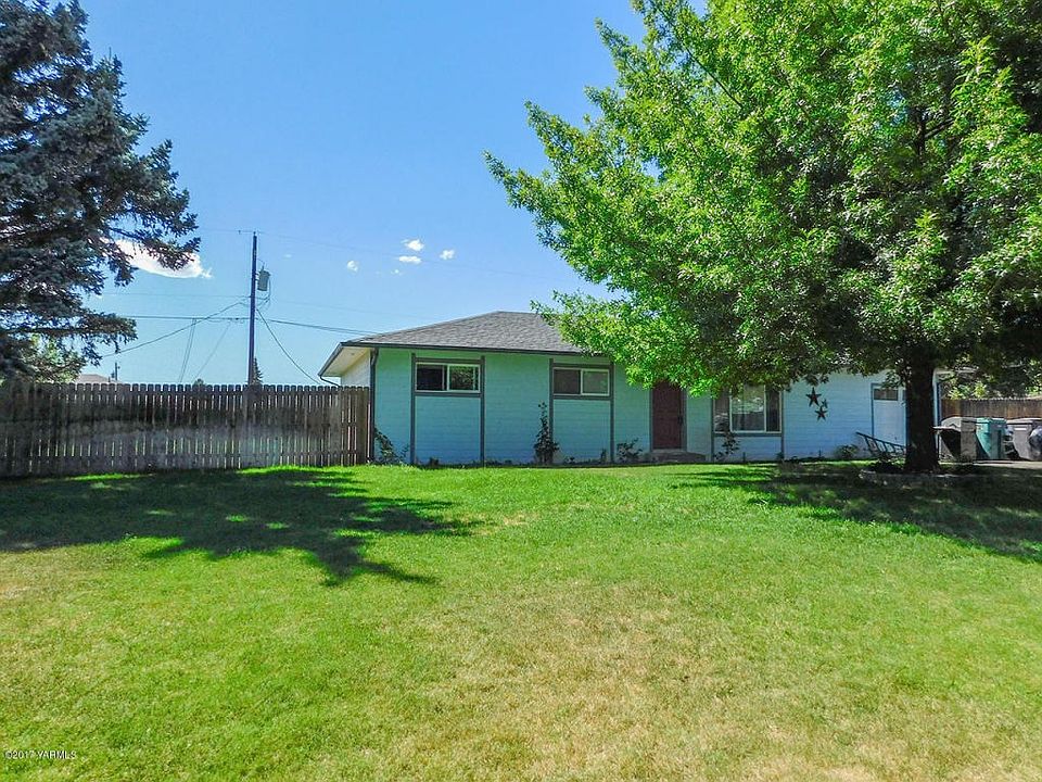 402 Sun Valley Way - Yakima, WA 98908