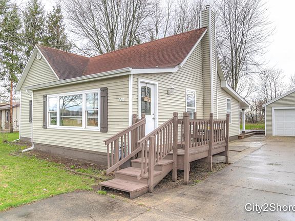4th image of 557 Port Sheldon St